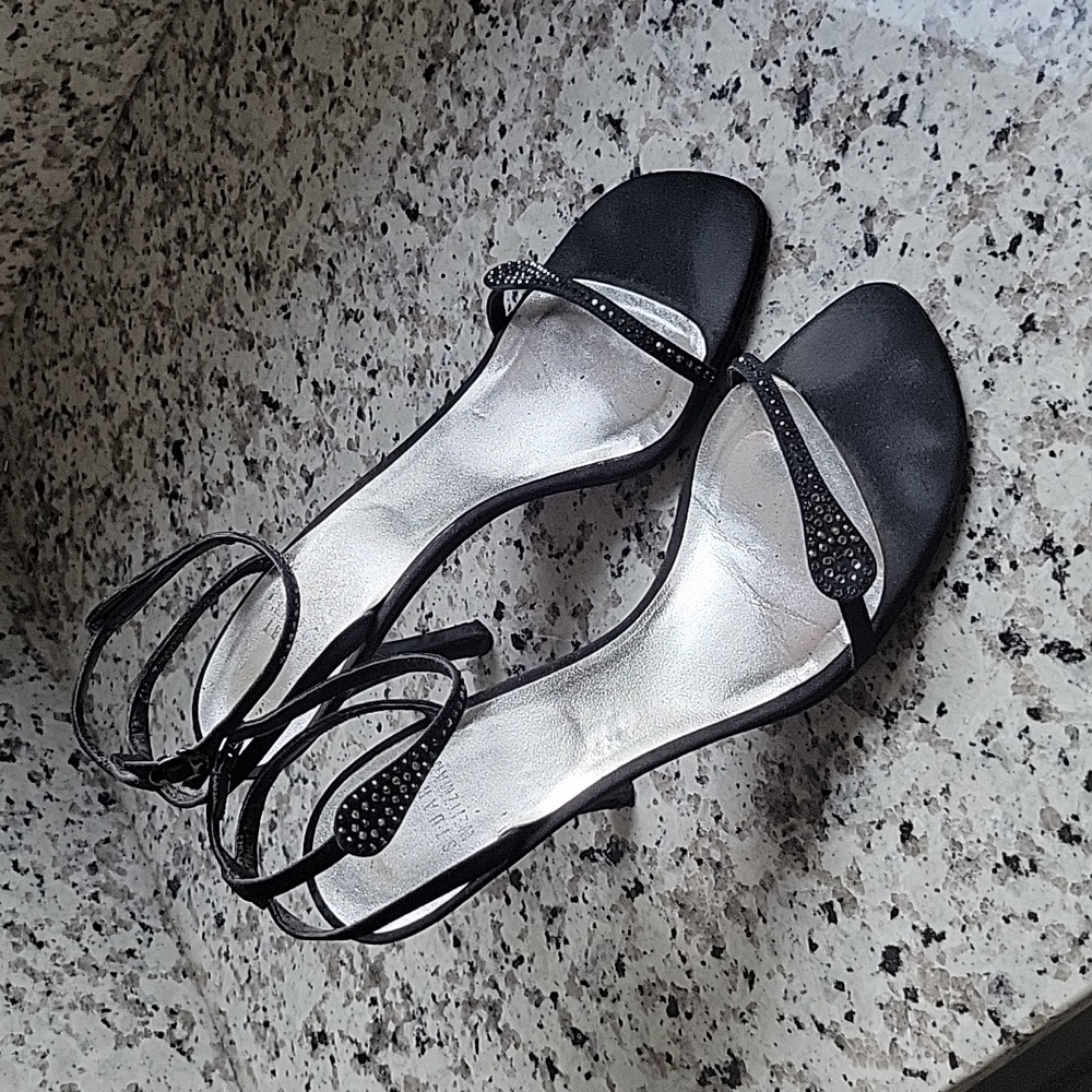 🔥🔥Special Free Offer!!🔥🔥 Preloved pair of Stuart Weitzman sandals US - Picture 1 of 10